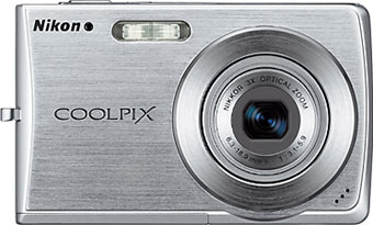 Câmera digital Nikon Coolpix S200 - Cortesia da Nikon, editada pelo Câmera versus Câmera