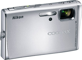 Câmera digital Nikon Coolpix S50c - Cortesia da Nikon, editada pelo Câmera versus Câmera