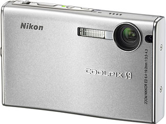 Câmera digital Nikon Coolpix S9 - Cortesia da Nikon, editada pelo Câmera versus Câmera
