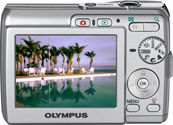 Câmera digital Olympus FE-180 / Olympus X-745 - Cortesia Olympus, editada pelo Câmera versus Câmera