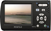Máquina digital Pentax Optio E60 - Costas - Cortesia da Pentax, editada pelo Câmera versus Câmera