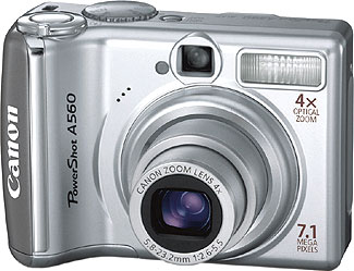 Câmera digital Canon PowerShot A560 - Frente - Cortesia Canon, editada pelo Câmera versus Câmera