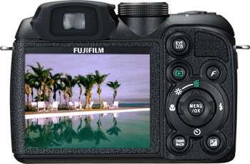 Câmera digital Fujifilm FinePix S1000fd - Costas - Cortesia da Fujifilm, editada pelo Câmera versus Câmera 