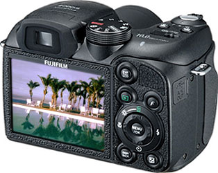 Câmera digital Fujifilm FinePix S1000fd - Costas - Cortesia da Fujifilm, editada pelo Câmera versus Câmera