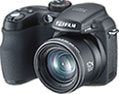 Máquina digital Fujifilm FinePix S1000fd - Diagonal - Cortesia da Fujifilm, editada pelo Câmera versus Câmera