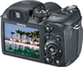 Máquina digital Fujifilm FinePix S1000fd - Diagonal, Costas - Cortesia da Fujifilm, editada pelo Câmera versus Câmera