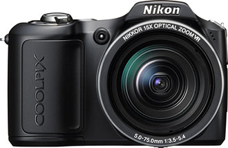 Câmera digital Nikon Coolpix L100 - Frente - Cortesia da Nikon, editada pelo Câmera versus Câmera