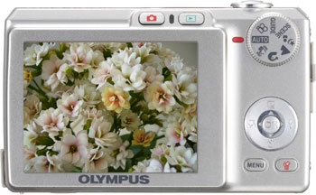 Câmera digital Olympus FE-220 / Olympus X-785 - Cortesia Olympus, editada pelo Câmera versus Câmera