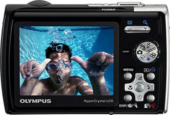 Câmera digital Olympus Stylus 850 SW - Cortesia Olympus, editada pelo Câmera versus Câmera