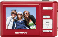 Máquina digital Olympus T-100 - Cortesia da Olympus, editada pelo Câmera versus Câmera