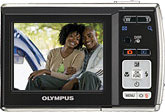 Máquina digital Olympus X-40 / Olympus FE-45 - Costas - Cortesia da Olympus, editada pelo Câmera versus Câmera
