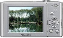 Máquina digital Panasonic Lumix DMC-F2 - Cortesia da Panasonic, editada pelo Câmera versus Câmera