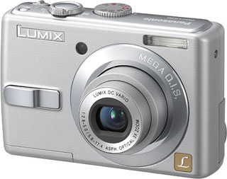 Câmera digital Panasonic Lumix DMC-LS70 - Cortesia Panasonic, editada pelo Câmera versus Câmera