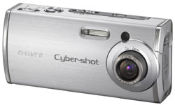 Máquina digital Sony Cyber-shot DSC-L1 - Diagonal - Cortesia da Sony, editada pelo Câmera versus Câmera