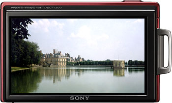 Câmera digital Sony Cyber-shot DSC-T300 - Vermelha - Cortesia Sony, editada pelo Câmera versus Câmera