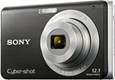 Máquina digital Sony Cyber-shot DSC-W190 - Diagonal - Cortesia da Sony, editada pelo Câmera versus Câmera