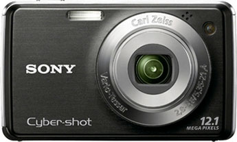 Câmera digital Sony Cyber-shot DSC-W215 - Preta, Frente - Cortesia Sony, editada pelo Câmera versus Câmera