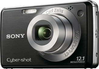 Câmera digital Sony Cyber-shot DSC-W215 - Preta, Diagonal - Cortesia Sony, editada pelo Câmera versus Câmera