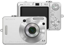 Máquina digital Sony Cyber-shot DSC-W50 - Frente e Costas - Cortesia da Sony, editada pelo Câmera versus Câmera